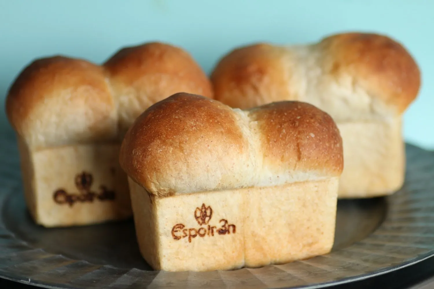 Espoir3nの焼き印が入ったミニ食パン3つ